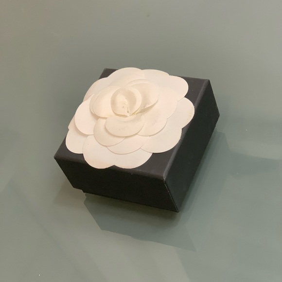 Authentic Chanel CC 21C NB4X large crystal logo earrings - Picture 6 of 7